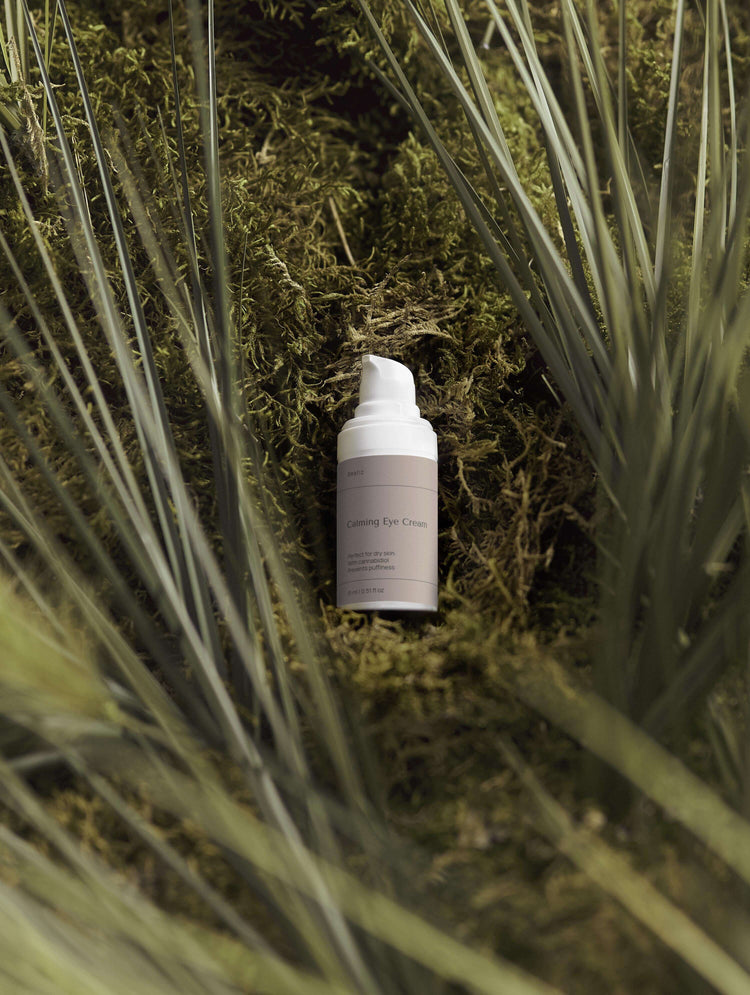 Moisturizing and soothing Calming Eye Cream for delicate skin around eyes
